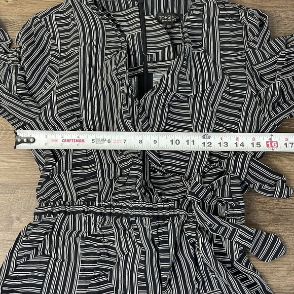 TOPSHOP Women’s Belted Black and White Striped Playsuit Jumpsuit, size 6 - Picture 8 of 14